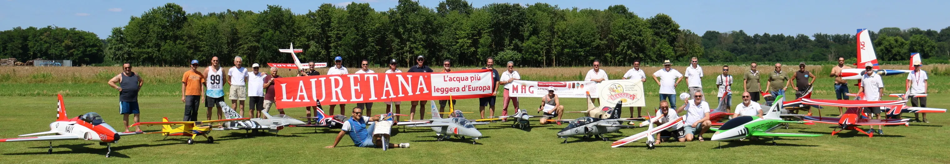 Foto di gruppo: Raduno aeromodellistico, 25 giugno 2023