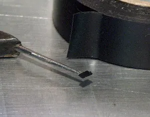 L'estrema sensibilità della macchina permette di rilevare anche un pezzetto di nastro adesivo dalle dimensioni di circa 1x2 mm.
